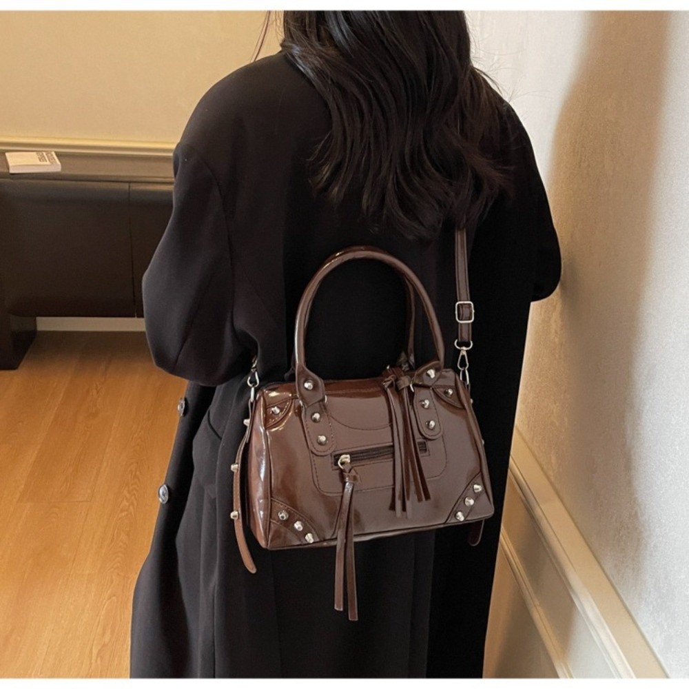 Top Handle Patent Bag - حقيبة نسائية عصرية بتصميم وسادة، من