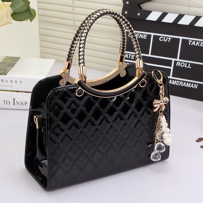 حقائب يد نسائية لامعة من الجلد - مراجعة Top Handle Patent Bag وسعره