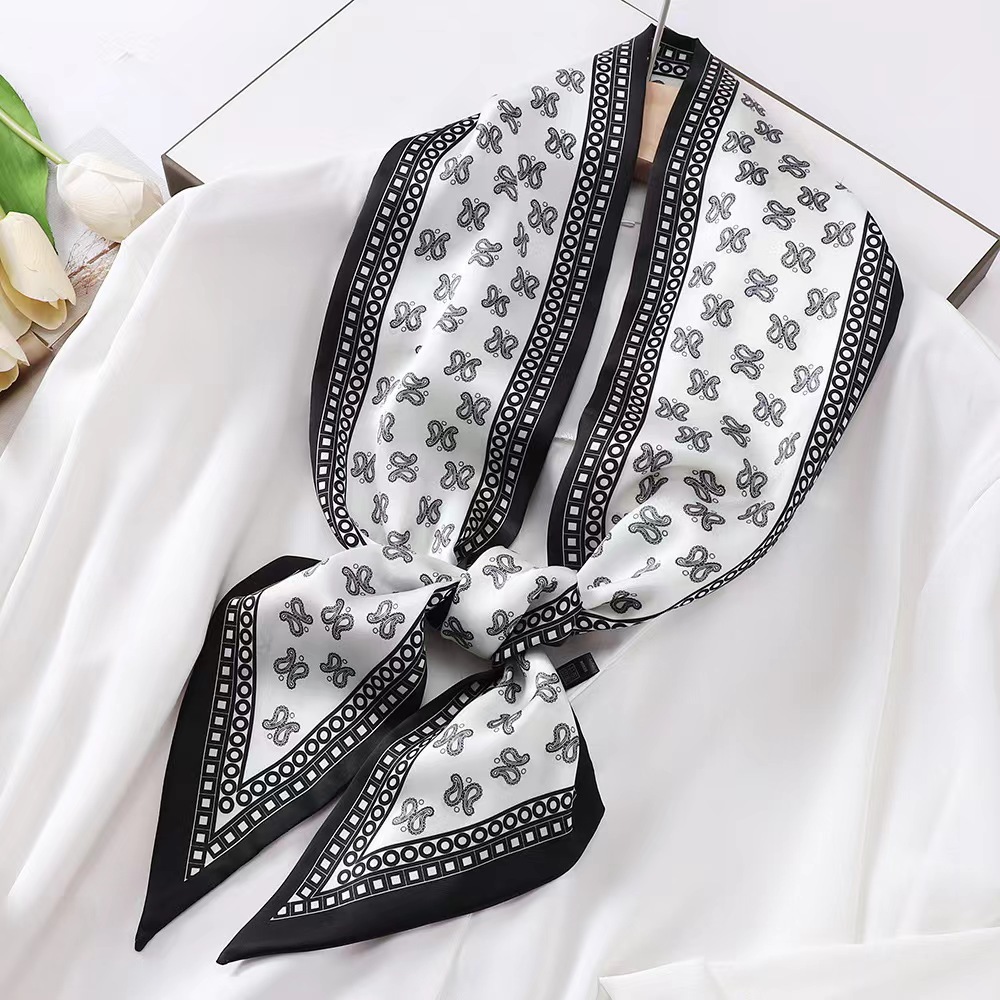 وشاح حريري مربع فاخر بنقشة حما - مراجعة Luxury Bags For Summer وسعره
