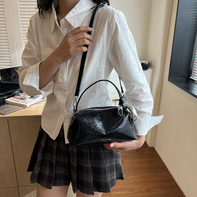 حقيبة يد نسائية أنيقة من الجلد - مراجعة Top Handle Patent Bag وسعره