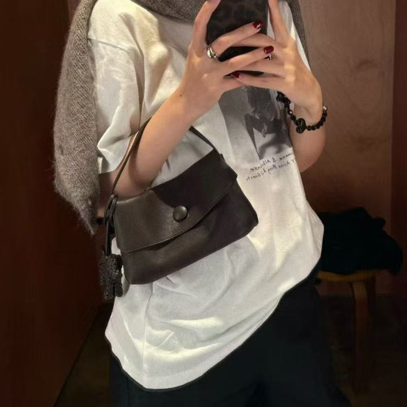 حقائب يد صغيرة من الجلد الطبيع - مراجعة Luxury Bags Leather وسعره
