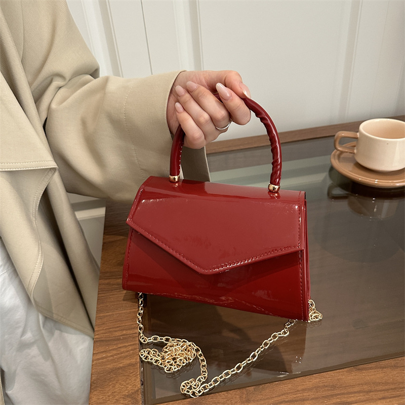 حقيبة يد نسائية صغيرة من الجلد - مراجعة Top Handle Patent Bag وسعره